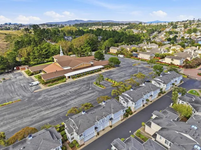 15 Outlook Circle, Pacifica, California 94044