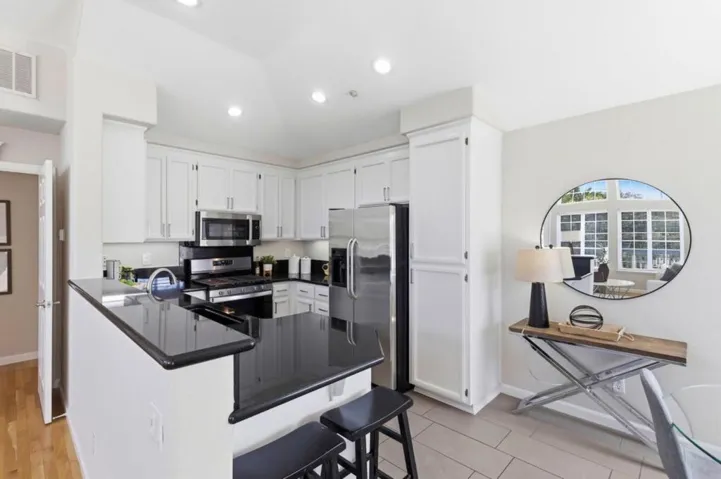 15 Outlook Circle, Pacifica, California 94044