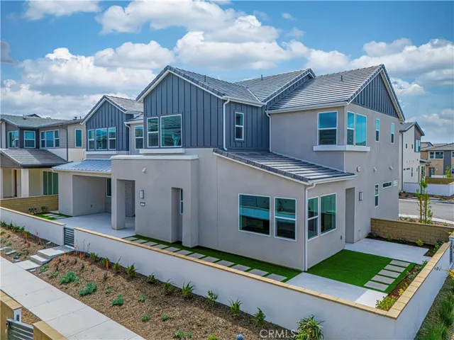 402 Shrike, Irvine, California 92618