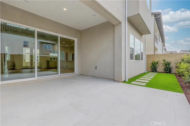 402 Shrike, Irvine, California 92618