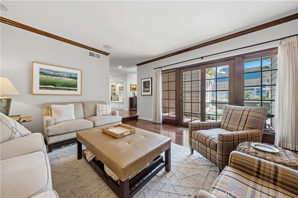WOOD CROWN MOLDING