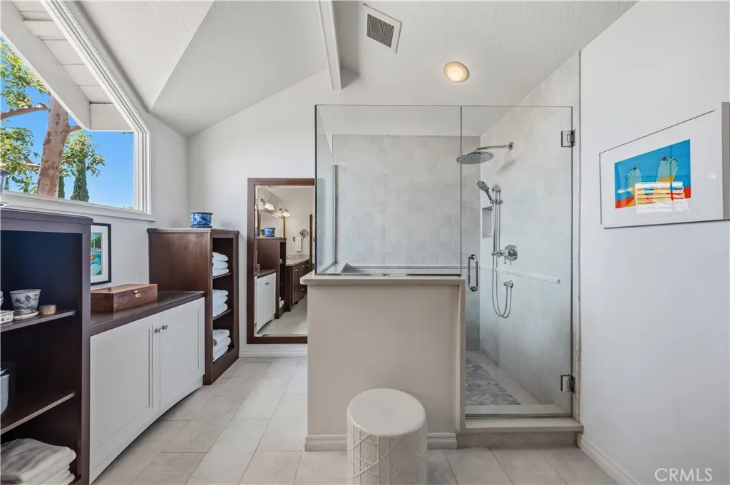 LARGE WALK-IN SHOWER WITH SEAT