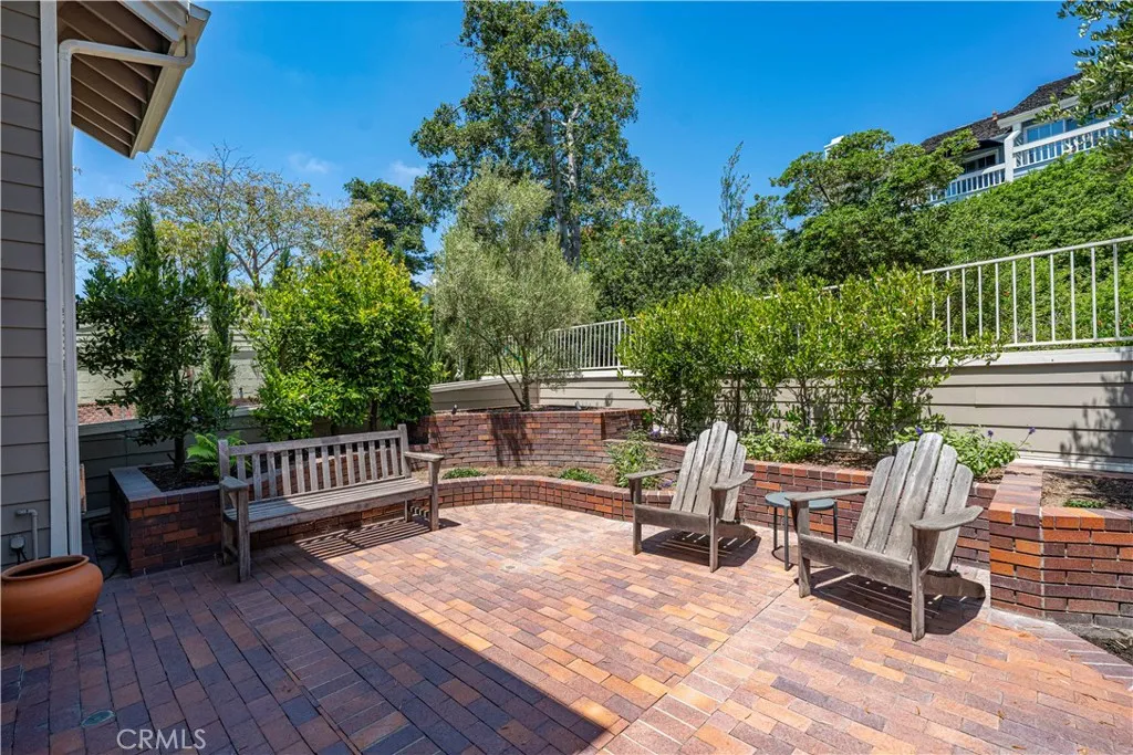 PRIVATE YARD