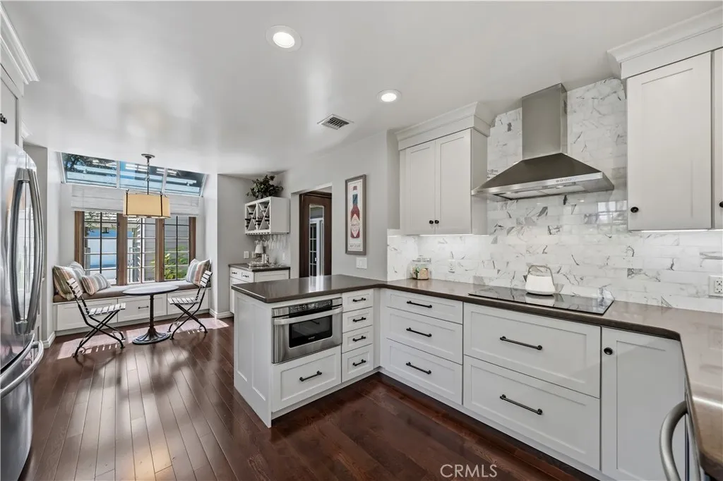 CUSTOM SOFT CLOSE CABINETS