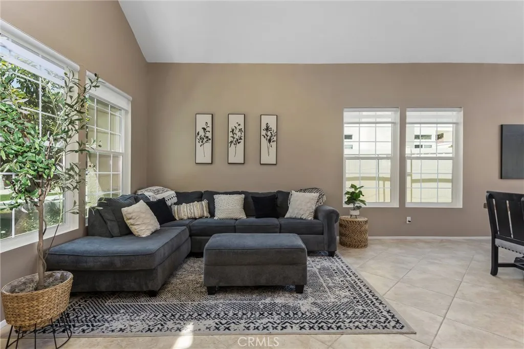 7333 Yellow Jasmine, Highland, California 92346 — photo 4
