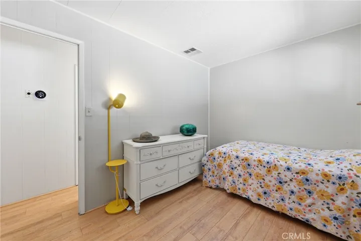 A nicely sized guest bedroom.