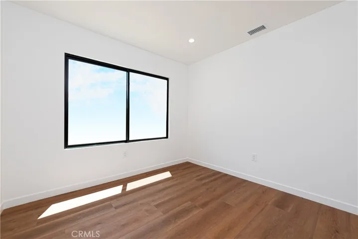 7008 Aura, Reseda, California 91335
