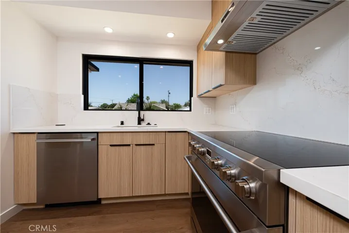 7008 Aura, Reseda, California 91335