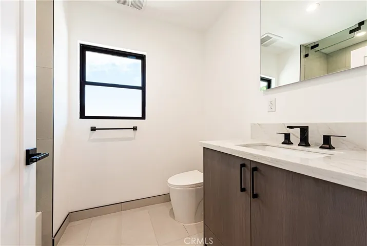 7008 Aura, Reseda, California 91335