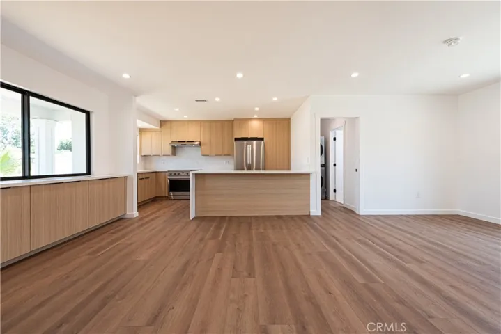 7008 Aura, Reseda, California 91335