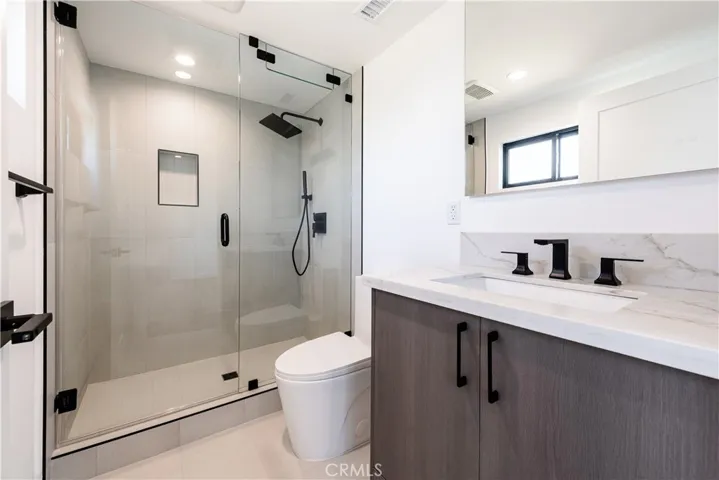 7008 Aura, Reseda, California 91335