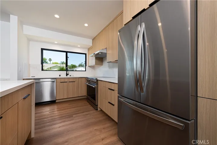7008 Aura, Reseda, California 91335