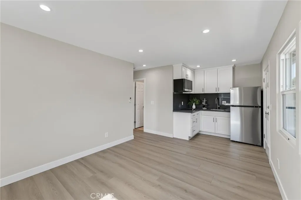 Living/Kitchen (614/Rear)