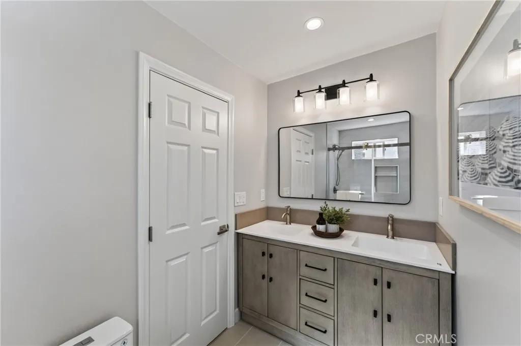 Primary Suite Bath (612/Front)
