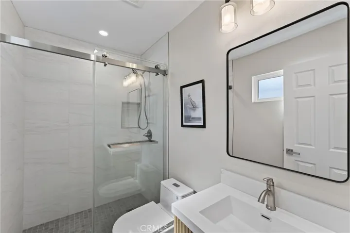 Secondary Suite Bath (612/Front)