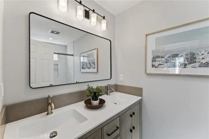 Primary Suite Bath (612/Front)