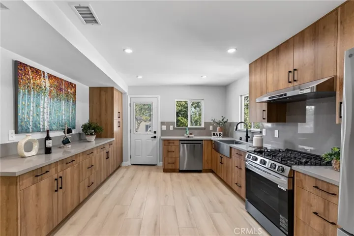 Kitchen (612/Front)