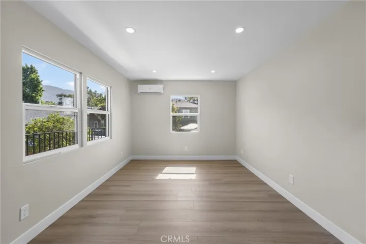 Living Room (614/Rear)