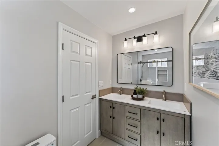 Primary Suite Bath (612/Front)