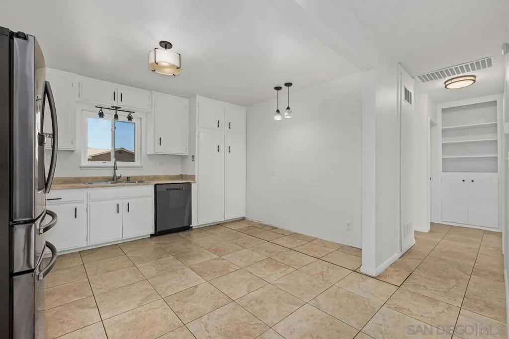 623 Aster, Escondido, California 92027 — photo 4