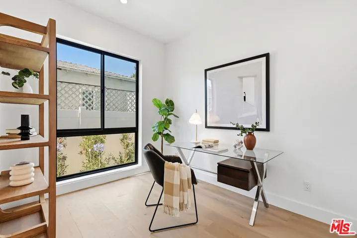4095 Sawtelle Boulevard B, Culver City, California 90066