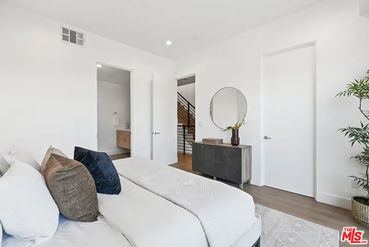 4095 Sawtelle Boulevard B, Culver City, California 90066