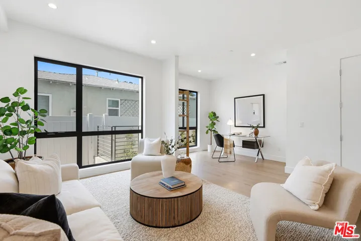 4095 Sawtelle Boulevard B, Culver City, California 90066