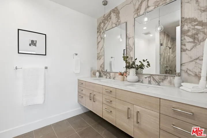4095 Sawtelle Boulevard B, Culver City, California 90066