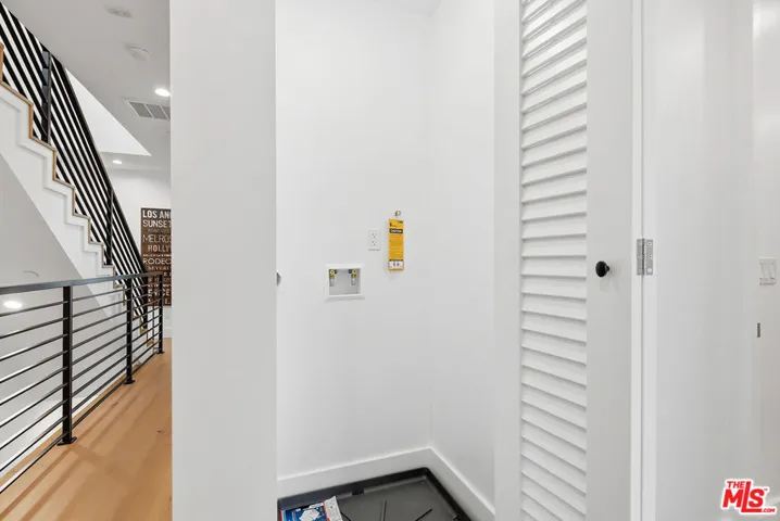 4095 Sawtelle Boulevard B, Culver City, California 90066