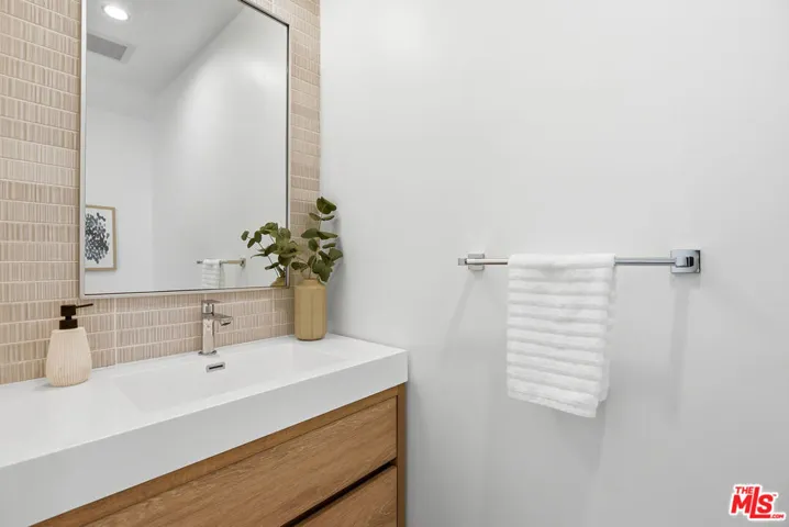 4095 Sawtelle Boulevard B, Culver City, California 90066