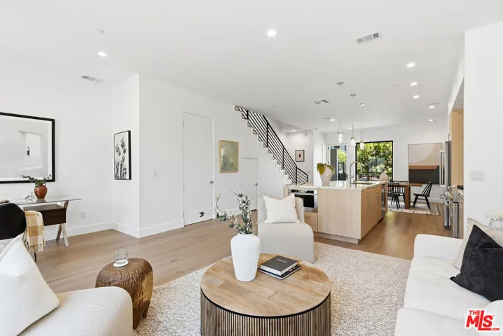4095 Sawtelle Boulevard B, Culver City, California 90066