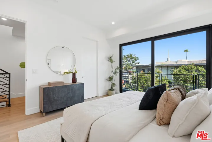 4095 Sawtelle Boulevard B, Culver City, California 90066