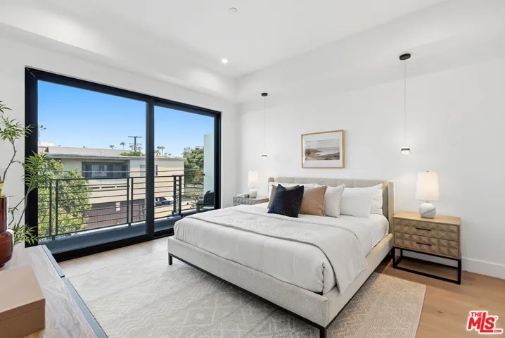 4095 Sawtelle Boulevard B, Culver City, California 90066