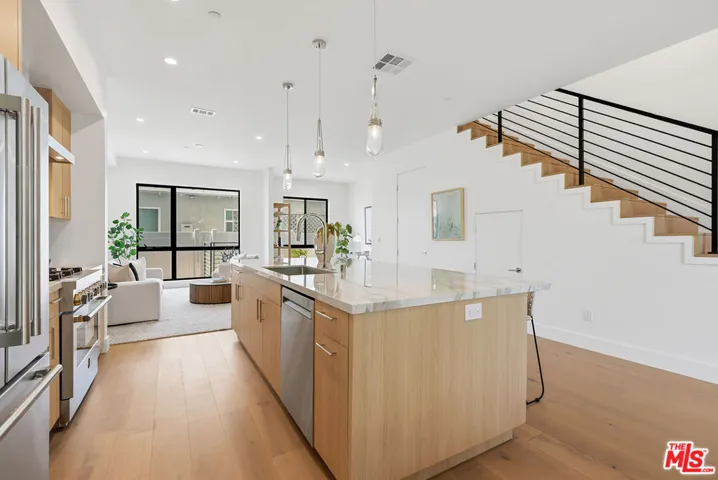 4095 Sawtelle Boulevard B, Culver City, California 90066
