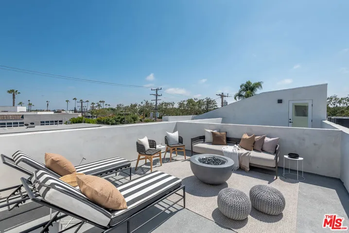 4095 Sawtelle Boulevard B, Culver City, California 90066
