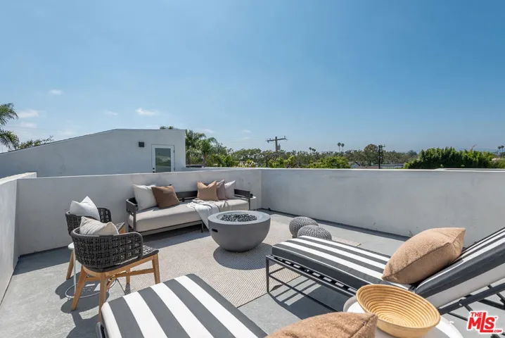 4095 Sawtelle Boulevard B, Culver City, California 90066