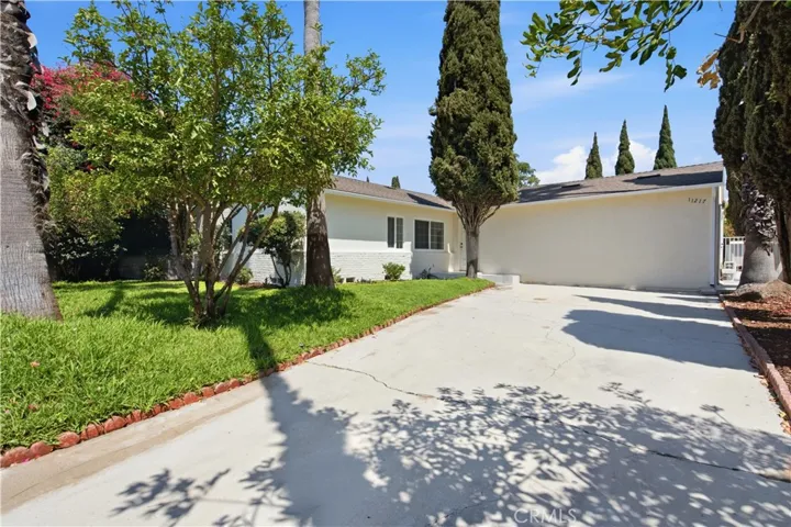 11215 Lull, Los Angeles, California 91352
