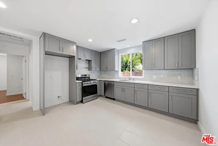 2896 W 14th Street, Los Angeles, California 90006