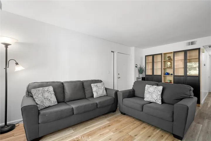 27907 Tyler, Canyon Country, California 91387 — photo 4