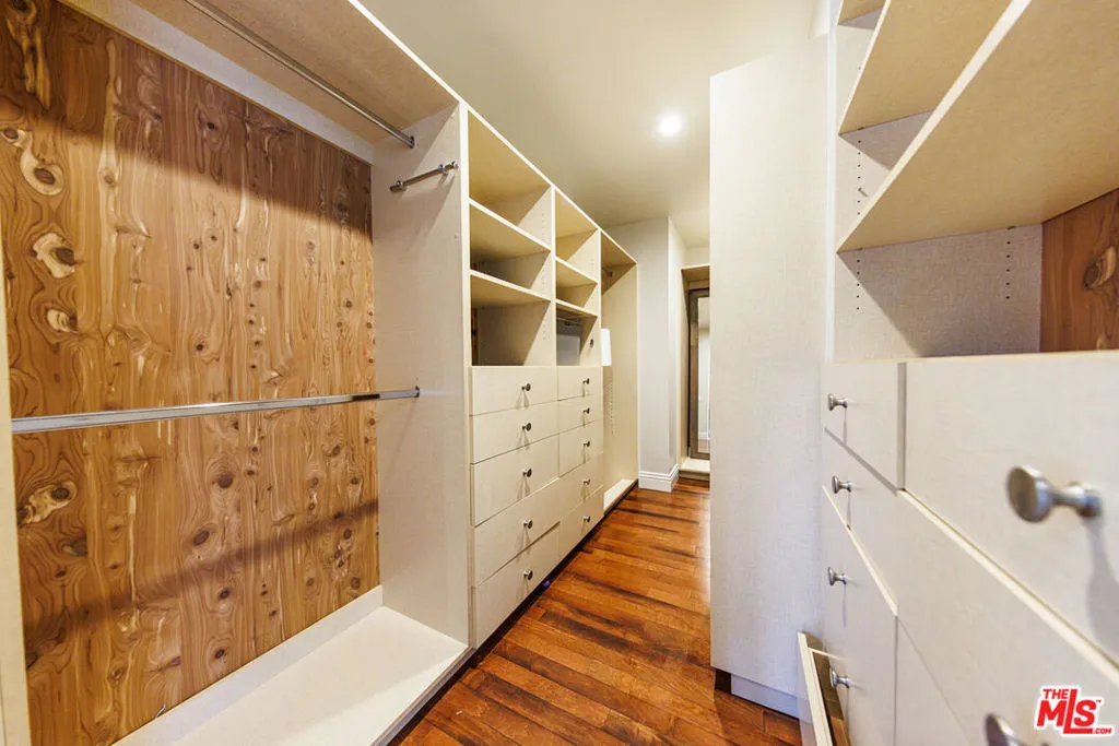 Walk in Closet Master