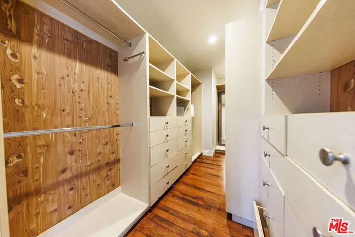 Walk in Closet Master