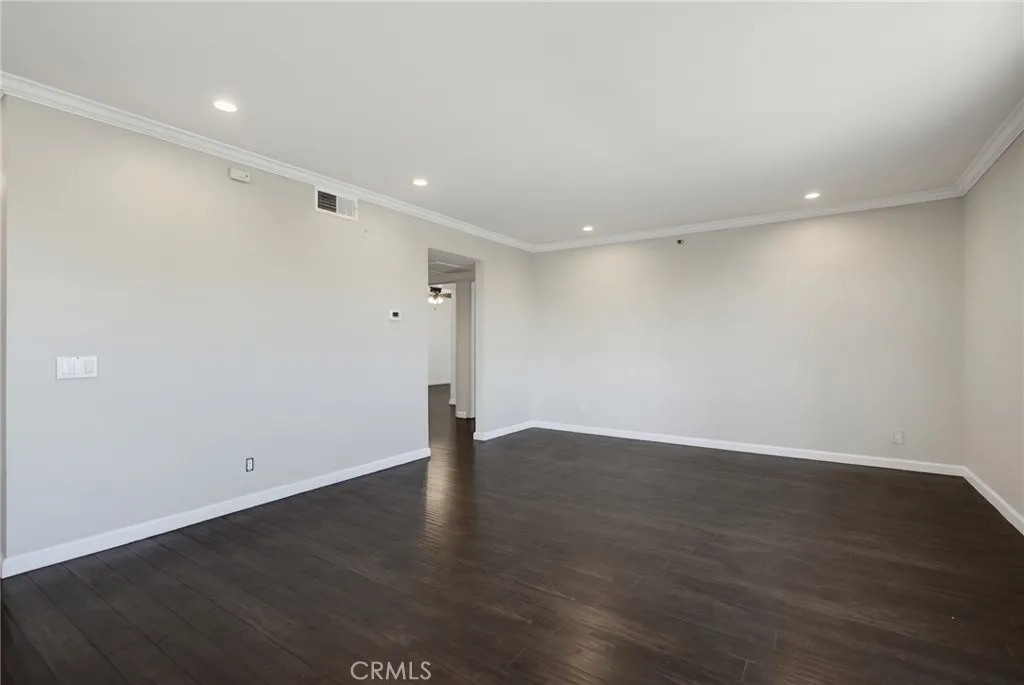 726 Elm Avenue 403, Long Beach, California 90813 — photo 5