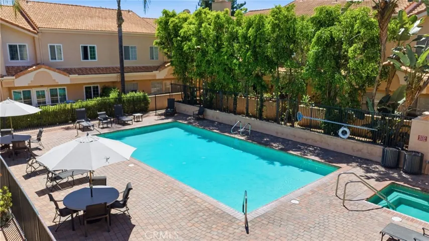 5200 White Oak Avenue 36, Encino, California 91316