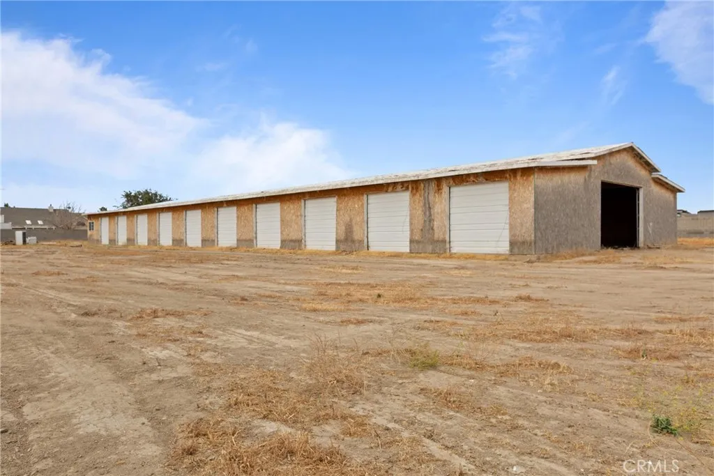 12' garage doors, Stable