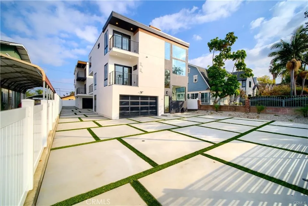 616 N Mariposa Ave