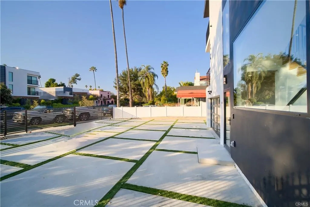 616 N Mariposa Ave Avenue, Los Angeles, California 90004 — photo 4