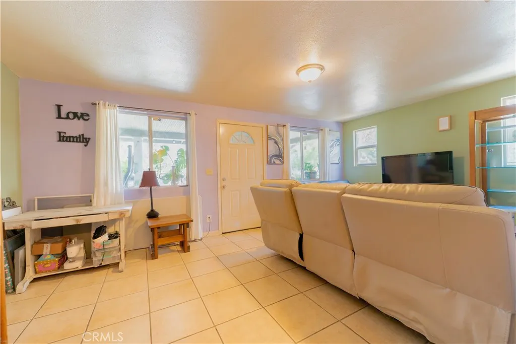632 N College, Fresno, California 93728 — photo 5