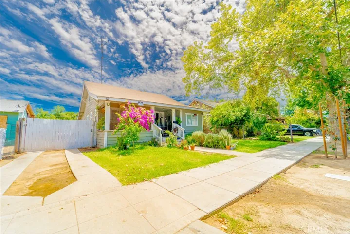 632 N College, Fresno, California 93728