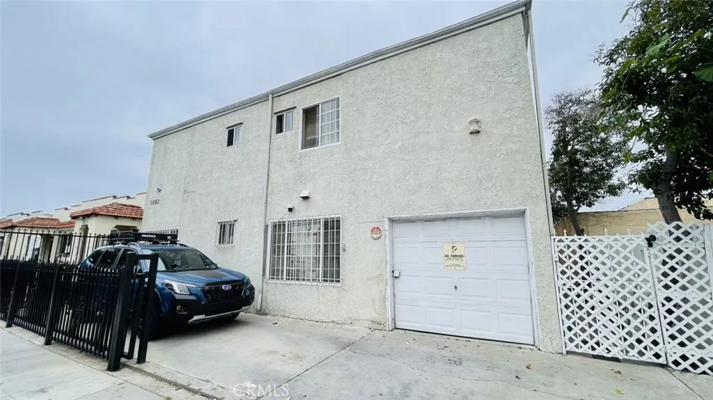 1083 Gaviota Ave
