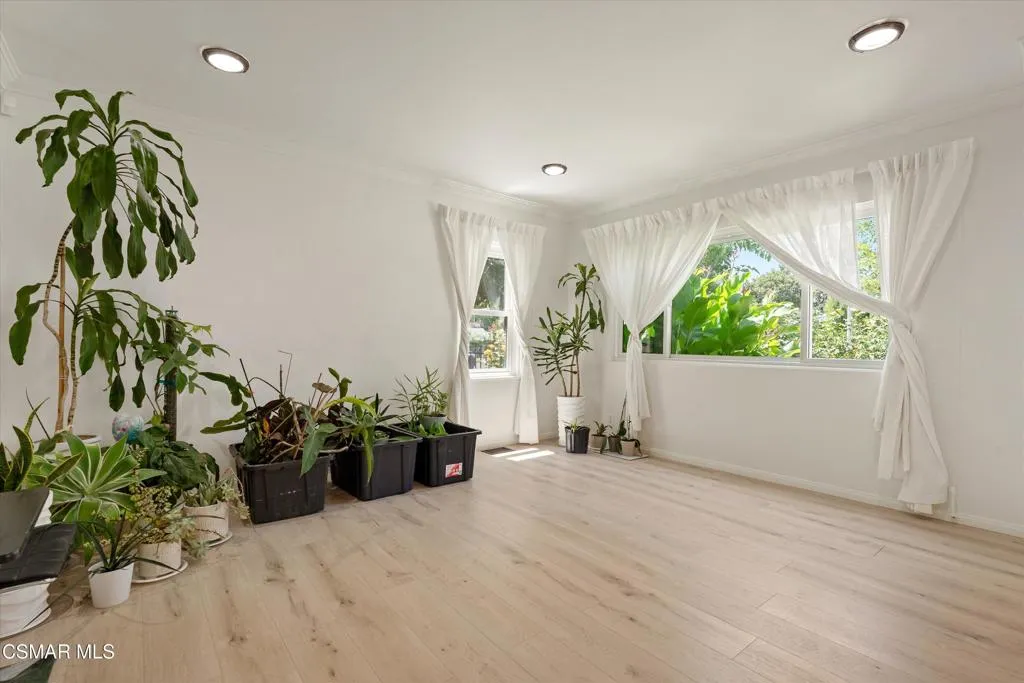 1130 N Maple Street, Burbank, California 91505 — photo 5